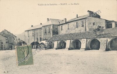 Carte postale ancienne La Halle — Nant (Aveyron)