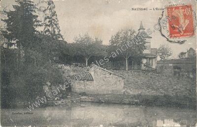 Carte postale ancienne L'Ecole — Naussac (Aveyron)