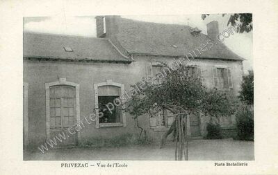 Carte postale ancienne Vue de l'Ecole — Privezac (Aveyron)