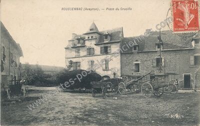Carte postale ancienne Place du Crucifix — Roussennac (Aveyron)