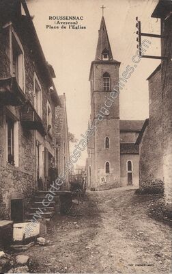Carte postale ancienne Place de l'Eglise — Roussennac (Aveyron)