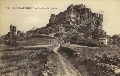 Carte postale ancienne Rocher de Caylus — Saint-Affrique (Aveyron)