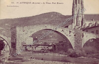 Carte postale ancienne Le Vieux Pont Romain — Saint-Affrique (Aveyron)