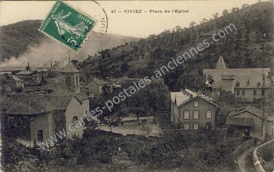 Carte postale ancienne Place de l'Église — Viviez (Aveyron)