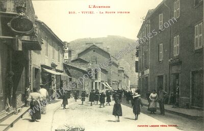 Carte postale ancienne La Route d'Aubin — Viviez (Aveyron)