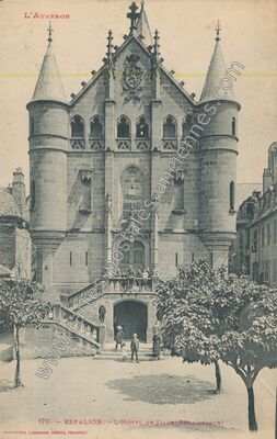 Carte postale ancienne L'Hôtel de Ville (Renaissance) — Espalion (Aveyron)