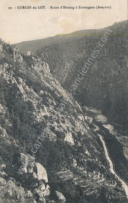 Carte postale ancienne Gorges du Lot — Estaing (Aveyron)