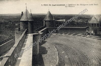 Carte postale ancienne Cité de Carcassonne — Intérieur des Remparts (côté Sud) / Le Théâtre — Carcassonne (Aude)