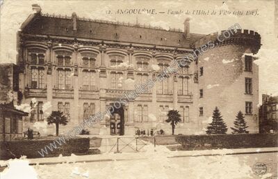 Carte postale ancienne Façade de l'Hôtel de Ville (côté Est) — Angoulême (Charente)