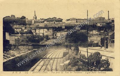 Carte postale ancienne Vue prise du Pont des Fainéants - Ligne Paris-Bordeaux — Angoulême (Charente)