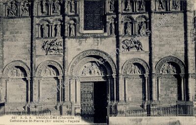 Carte postale ancienne Cathédrale St-Pierre (XIIe siècle) - Façade — Angoulême (Charente)