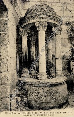 Carte postale ancienne Rue Vauban - Puits du XVIIe siècle Monument historique classé — Angoulême (Charente)
