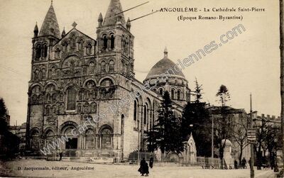 Carte postale ancienne La Cathédrale Saint-Pierre (Époque Romano-Byzantine) — Angoulême (Charente)