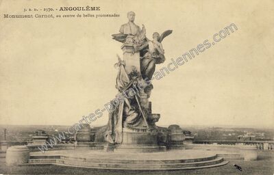 Carte postale ancienne Monument Carnot, au centre de belles promenades — Angoulême (Charente)