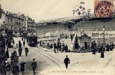 Carte postale ancienne La Place des Halles centrales — Angoulême (Charente)