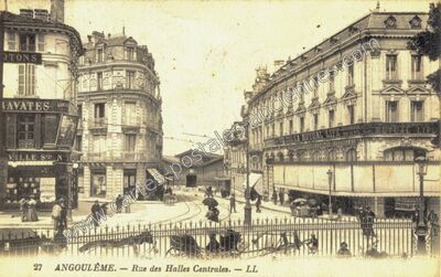 Carte postale ancienne Rue des Halles Centrales — Angoulême (Charente)
