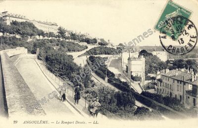 Carte postale ancienne Le Rempart Desaix — Angoulême (Charente)