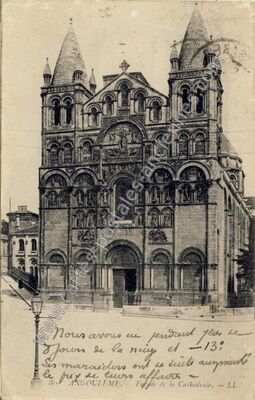 Carte postale ancienne Façade de la Cathédrale — Angoulême (Charente)