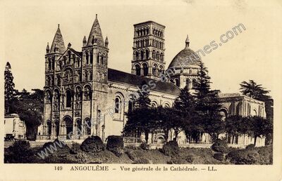 Carte postale ancienne Vue générale de la Cathédrale — Angoulême (Charente)