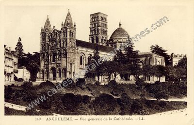Carte postale ancienne Vue générale de la Cathédrale — Angoulême (Charente)