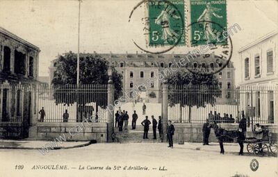 Carte postale ancienne La Caserne du 52e d'Artillerie — Angoulême (Charente)