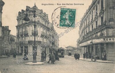 Carte postale ancienne Rue des Halles Centrales — Angoulême (Charente)