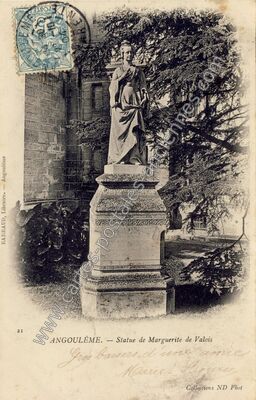 Carte postale ancienne Statue de Marguerite de Valois — Angoulême (Charente)