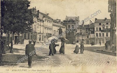 Carte postale ancienne Place Bouillaud — Angoulême (Charente)