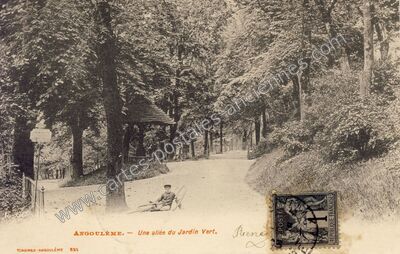Carte postale ancienne Une allée du Jardin Vert — Angoulême (Charente)