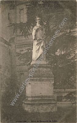 Carte postale ancienne Statue de Marguerite de Valois — Angoulême (Charente)