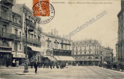 Carte postale ancienne Place de l'Hôtel-de-Ville et Grand Café de la Paix — Angoulême (Charente)