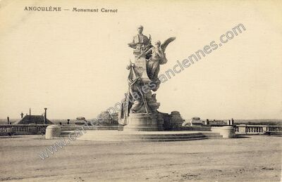 Carte postale ancienne Monument Carnot — Angoulême (Charente)