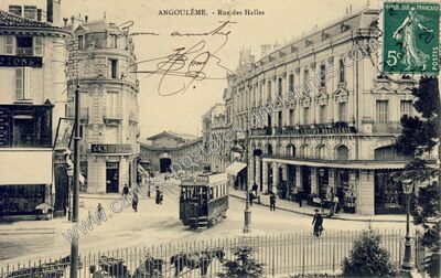 Carte postale ancienne Rue des Halles — Angoulême (Charente)