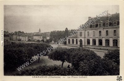 Carte postale ancienne La Place Colbert — Chabanais (Charente)