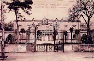 Carte postale ancienne Entrée du Nouveau Jardin Public et Musée Municipal — Cognac (Charente)