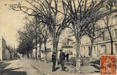 Carte postale ancienne Place Beaulieu — Cognac (Charente)