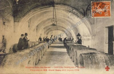 Carte postale ancienne Ancienne Salle des Gardes — CHATEAU FRANÇOIS I°r — Cognac (Charente)