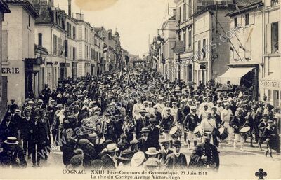 Carte postale ancienne XXIIIe Fête-Concours de Gymnastique, La tête du Cortège Avenue Victor-Hugo — Cognac (Charente)