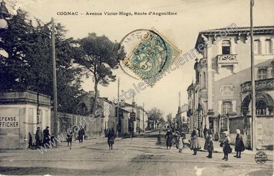 Carte postale ancienne Avenue Victor-Hugo, Route d'Angoulême — Cognac (Charente)