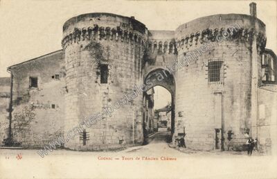 Carte postale ancienne Tours de l'Ancien Château — Cognac (Charente)