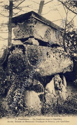 Carte postale ancienne Un Tombeau dans le Cimetière Ancien Dolmen ou Monument Druidique de Périssac — Confolens (Charente)