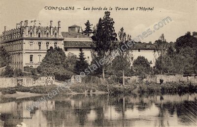 Carte postale ancienne Les bords de la Vienne et l'Hôpital — Confolens (Charente)