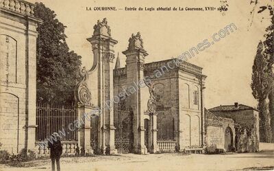 Carte postale ancienne Entrée du Logis abbatial — La Couronne (Charente)