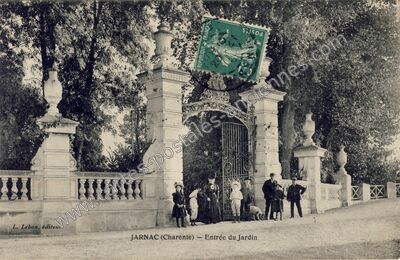 Carte postale ancienne Entrée du Jardin — Jarnac (Charente)