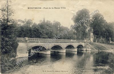Carte postale ancienne Pont de la Basse Ville — Montbron (Charente)