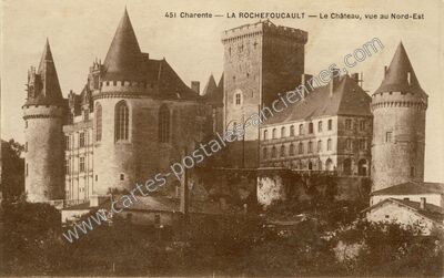 Carte postale ancienne Le Château, vue au Nord-Est — La Rochefoucauld (Charente)