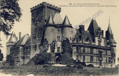Carte postale ancienne Château de LAROCHEFOUCAULD (façade Sud-Ouest) — La Rochefoucauld (Charente)
