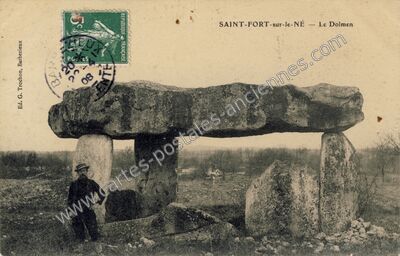 Carte postale ancienne Le Dolmen — Saint Fort sur le (Charente)