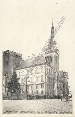 Carte postale ancienne L'Hôtel-de-Ville La Tour & la Statue de Marguerite de Valois — Angoulême (Charente)