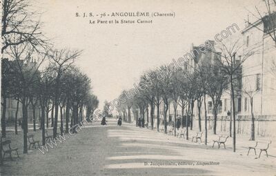 Carte postale ancienne Le Parc et la Statue Carnot — Angoulême (Charente)